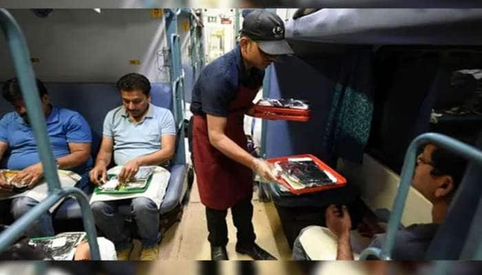 Indian Railways அட்டகாசமான அப்டேட்: இனி ரயில்களில் இலவச உணவு.. குஷியில் பயணிகள்