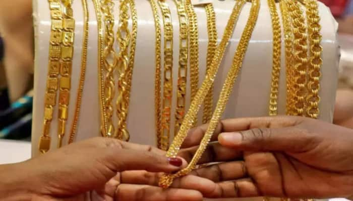 Gold Prices: தொடர்ந்து சரிவில் தங்கம் விலை! ஒரு காரட் தங்கம் இவ்வளவு தானா? title=