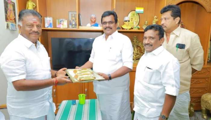 ஓபிஎஸ் - தங்க தமிழ்செல்வன் திடீர் சந்திப்பு: பின்னணி இதுதான்