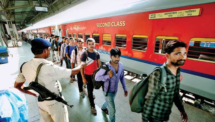 Indian Railways: ரயிலில் சும்மா கூட இத செய்யாதீர்கள்... அப்புறம் அதோ கதி தான்!