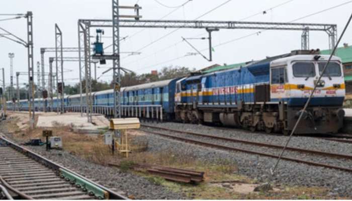 Indian Railways: உங்களுக்கு தெரியுமா... ரயில் ஓட எத்தனை இன்ஜின் ஆயில் தேவை...!! title=