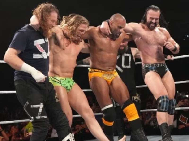 Viral: RRRன் 'நாட்டு நாட்டு' பாட்டிற்கு நடனமாடிய WWE சூப்பர் ஸ்டார்கள்!  title=
