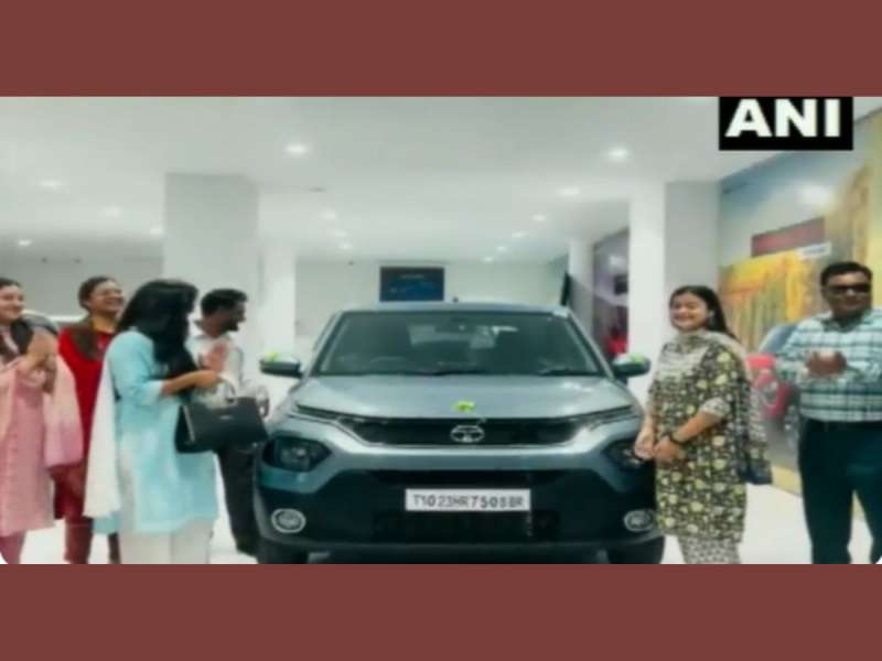 தீபாவளி போனஸ்! Tata Punch காம்பாக்ட் SUV காரை பரிசாக வழங்கும் ஃபார்மா கம்பெனி title=