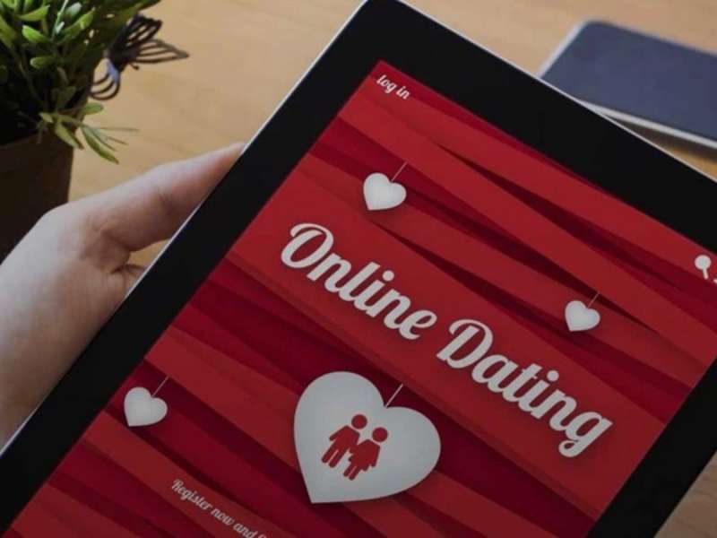 Dating App-ல் கால் கேர்ள்ஸ் தேடிய பேராசிரியர்! பல லட்சங்களை இழந்தது எப்படி? 