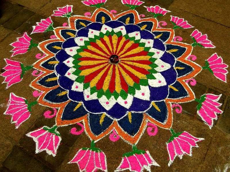 Pongal 2024 Rangoli: வீட்டில் ரங்கோலி கோலம் ஏன் போட வேண்டும் என்று தெரியுமா?