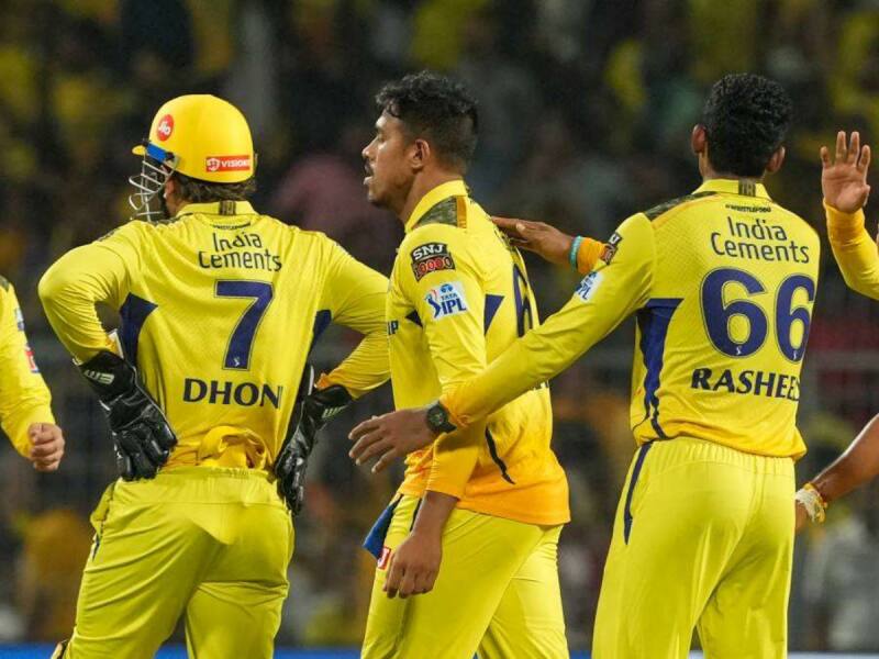 Chennai Super Kings: 'உனக்கு இனி பந்துவீச்சே கிடையாது...' - பௌலரிடம் கறாராக சொல்லிய தோனி! title=