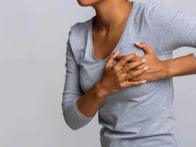 Breast Pain: மார்பகத்தில் வலி ஏற்படுவதற்கான காரணங்கள் என்ன?