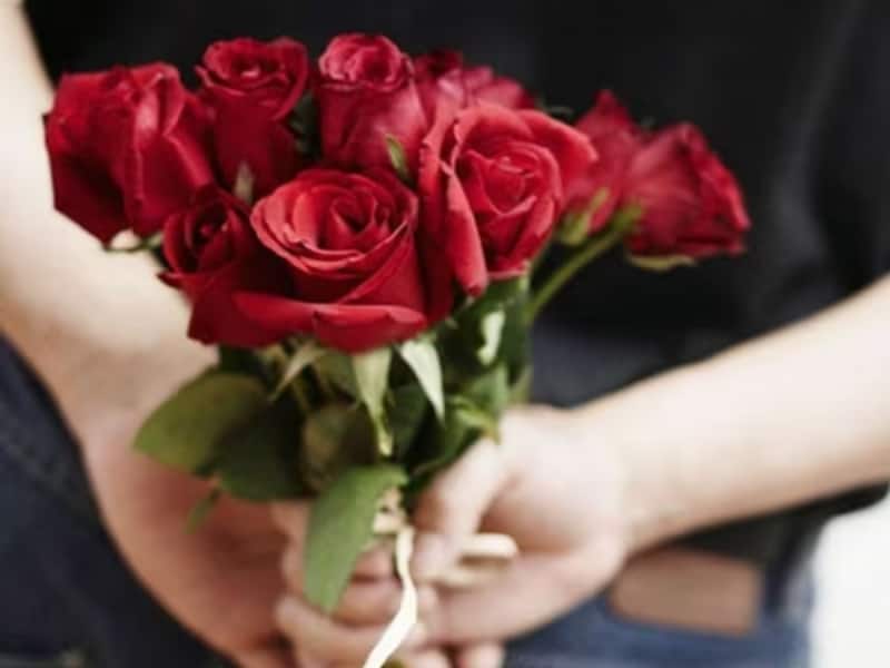 Valentine&#039;s Day: இன்று இதை செய்தால்... உங்கள் காதலர் அசந்து போவார்... டக்குனு பண்ணுங்க