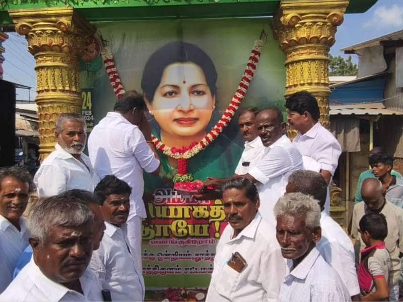 ஓட்டப்பிடாரம் பகுதியில் முன்னாள் முதல்வர் ஜெயலலிதாவின்  76-வது பிறந்த நாள் விழா கொண்டாட்டம்