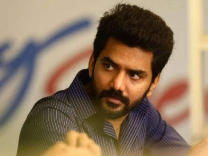 Kavin: சிம்புவின் வழியில் கவின்? ஷூட்டிங்கிற்கு லேட்டாக வருவதாக பிரபல தயாரிப்பாளர் குமுறல்!