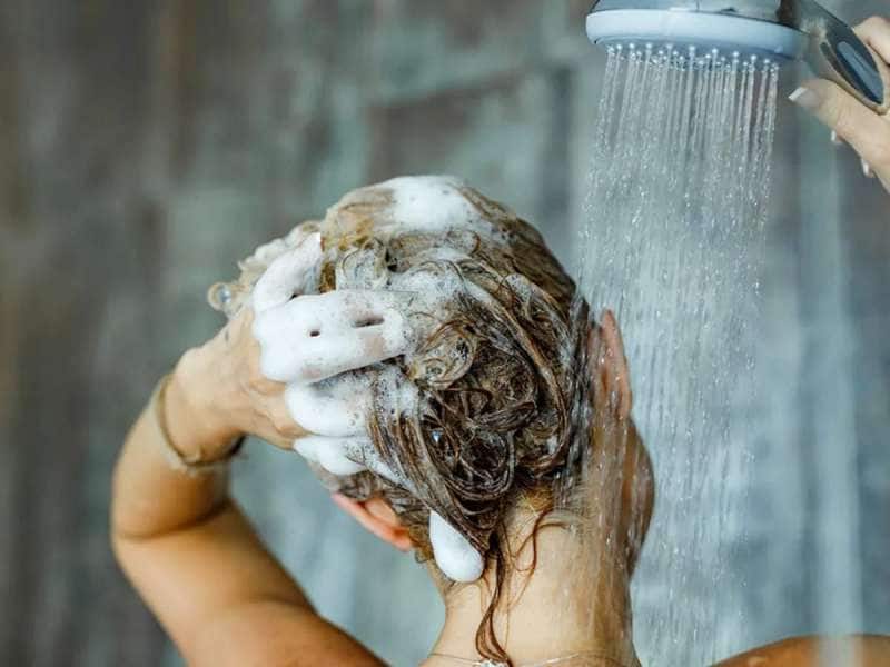 Hair Wash: ஒரு வாரத்தில் எத்தனை முறை தலைக்கு குளிக்க வேண்டும்? 