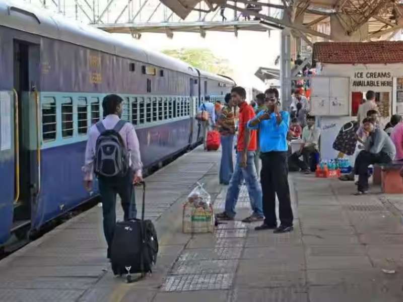 Indian Railways: பயணிகளின் கனிவான கவனத்திற்கு... இனி 20 ரூபாயில் உணவு கிடைக்கும்!