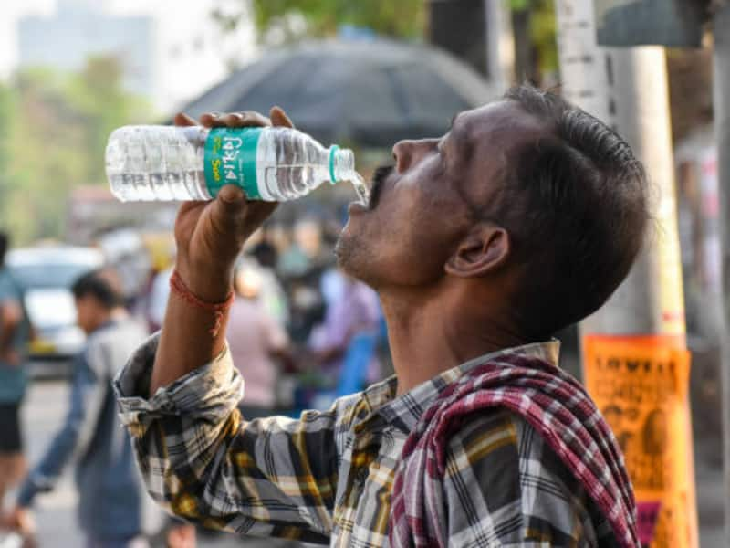 ஹீட் ஸ்ட்ரோக்: கோடையில் கவனமாக இருங்கள்! அதிக நேரம் உட்கார வேண்டாம் title=