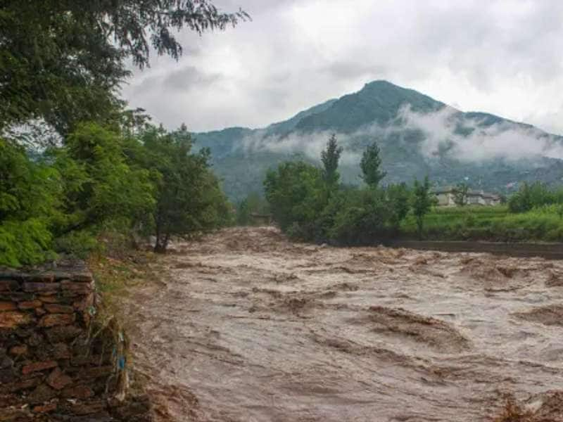 வரலாறு காணாத மழை! 90பேரை காவு வாங்கிய வெள்ளம்..கதறும் மக்கள்!