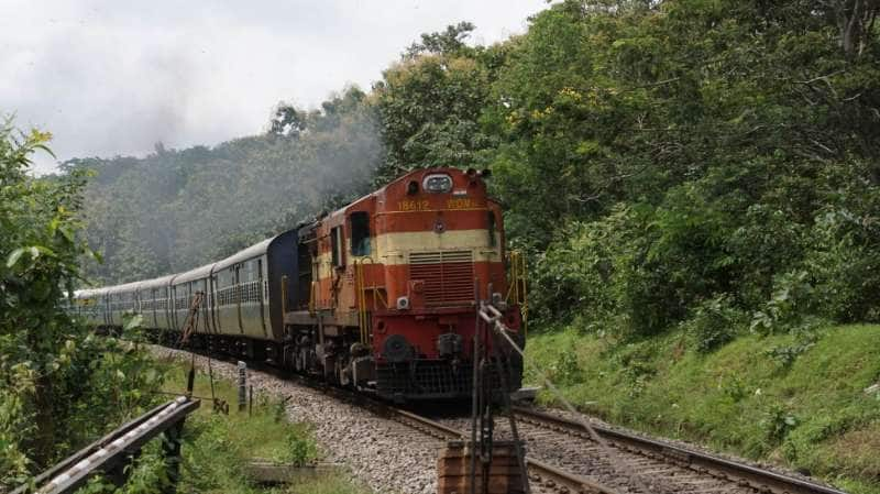 ரயிலில் சாமான்களை பறி கொடுத்தவருக்கு ₹1 லட்சம் நஷ்ட ஈடு வழங்க உத்தரவு..!!