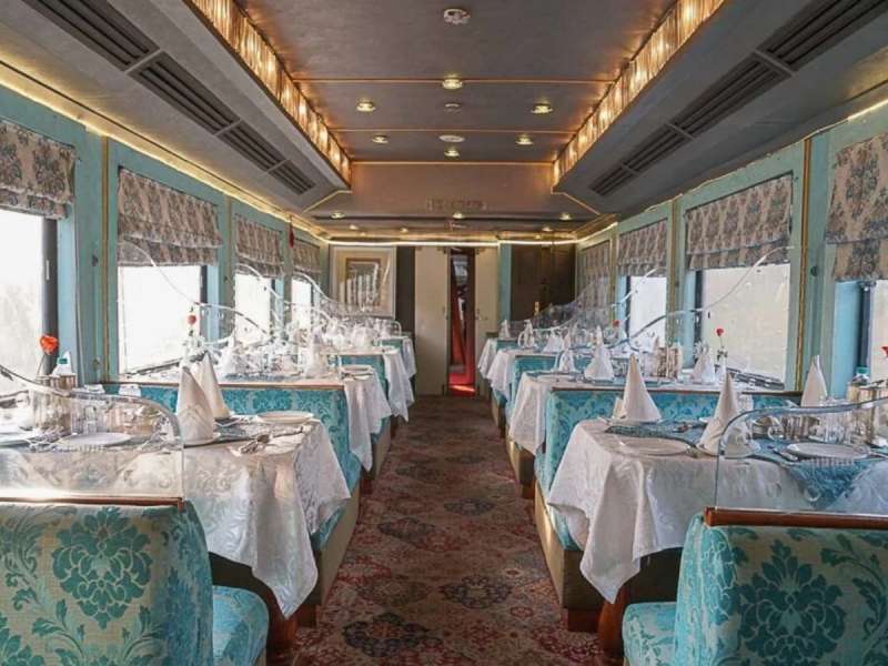 Palace on Wheels: ரயிலா இல்லை... 5 ஸ்டார் ஹோட்டலா... பயணம் மட்டுமல்ல... இனி  திருமணமும் நடத்தலாம்..!! title=