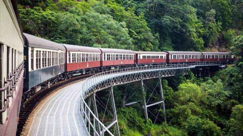 Indian Railways... கூடுதலாக 10,000 ரயில்பெட்டிகள்... ரயில்வேயின் அதிரடி திட்டம்..!!