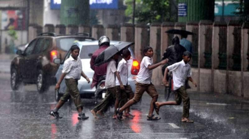 School Leave Today | புயல் எச்சரிக்கை.. இன்று பள்ளி, கல்லூரிகளுக்கு விடுமுறை... மாவட்டங்கள் லிஸ்ட்