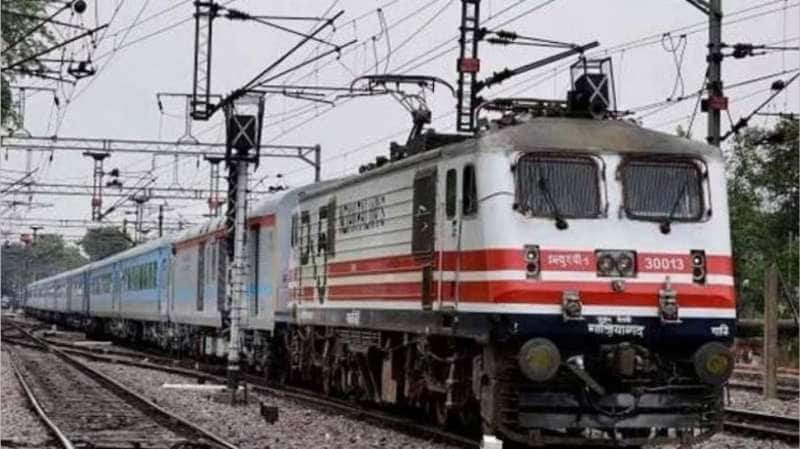 ரயில்வே டிக்கெட் முன்பதிவு... மூத்த குடிமக்களுக்கு லேயர் பெர்த் கிடைக்க சில டிப்ஸ் title=