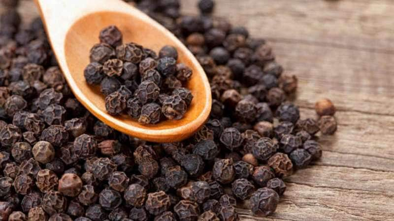 Black Pepper : கருப்பு மிளகு சாப்பிடுவதால் உடலுக்கு கிடைக்கும் 15 நன்மைகள்..!  title=