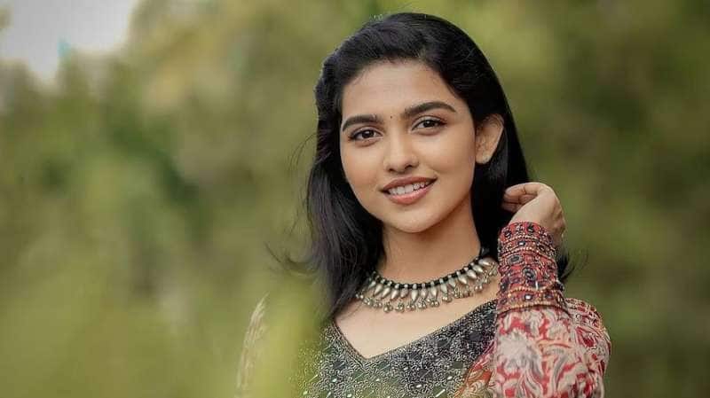 விஜய்யை தொடர்ந்து இந்த நடிகருடன் இணையும் மமிதா பைஜு! 