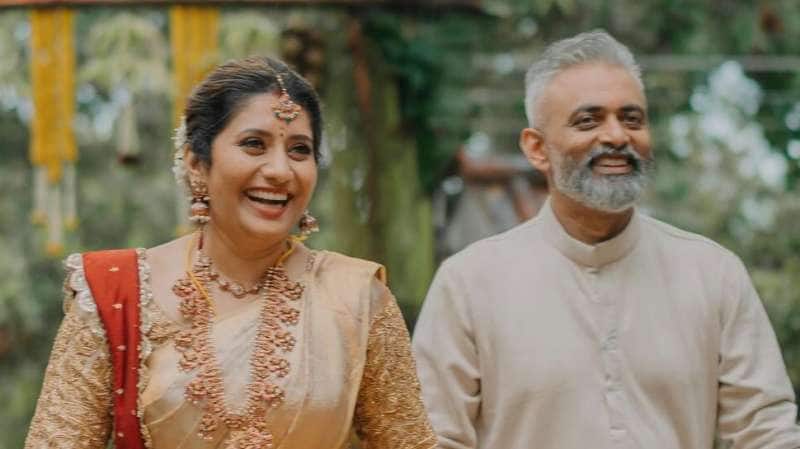 திருமண போட்டோக்களை வெளியிட்ட பிரியங்கா தேஷ்பாண்டே.. வீடியோ, போட்டோ வைரல்