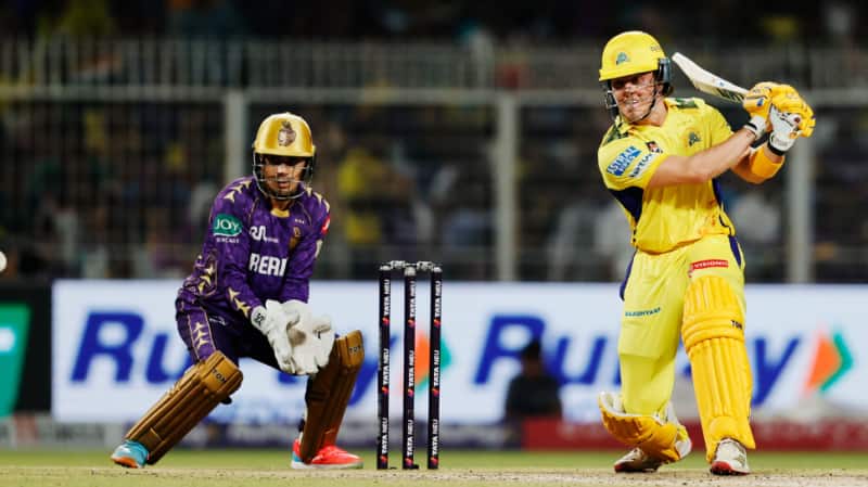 நடப்பு சாம்பியன் KKR-ஐ நாக் அவுட் செய்தது CSK... தோனிக்கு ஆறுதல் வெற்றி!